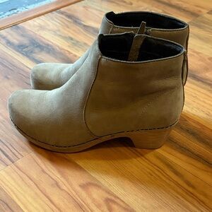 Dansko Women's Maria Bootie size 38 7.5-8